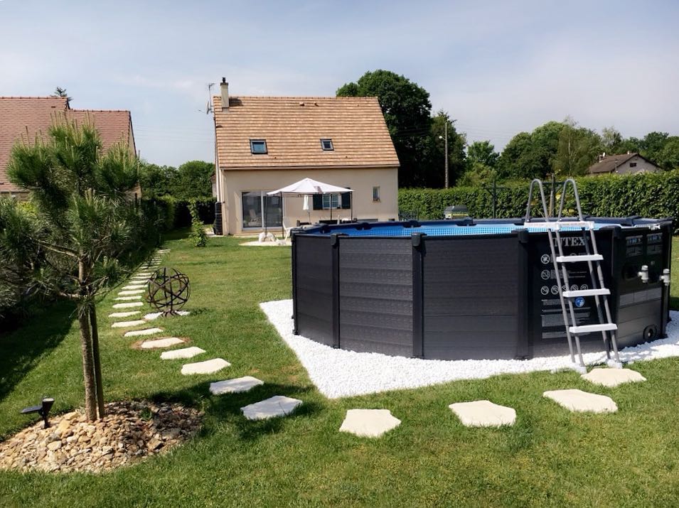 تفاوت استخر پیش ساخته برزنتی و فایبرگلاس